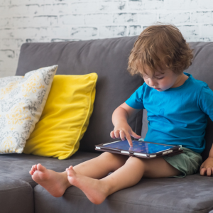 Çocuklar Elektronik Cihazlar ve Ekran Karşısında Kaç Saat Durmalıdır?